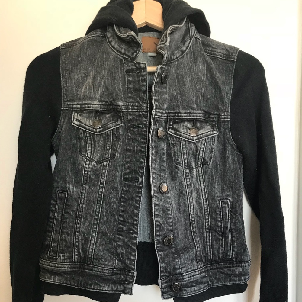 American Eagle hooded vest